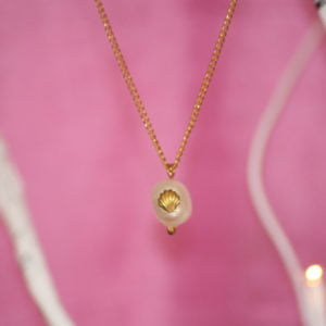 Small ‘Scallop’ Pearl Pendant